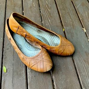 Hush Puppies woven design flats size 8.5